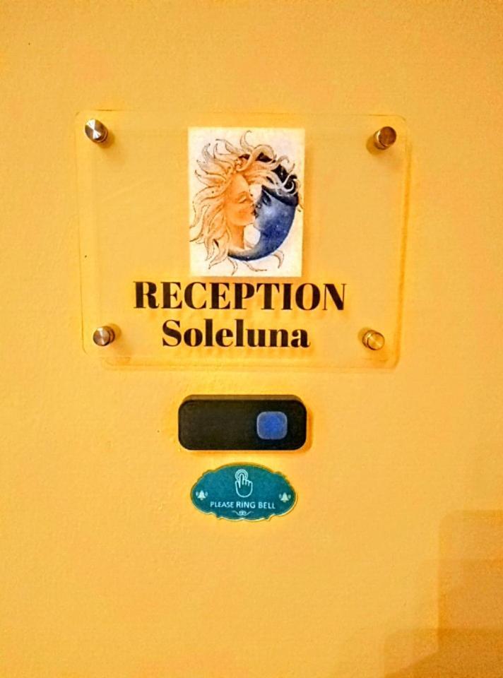 Soleluna Carro Luaran gambar